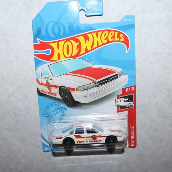 Hot Wheels lot of 3 Rescue and First Response all NIP - Picture 2 of 4